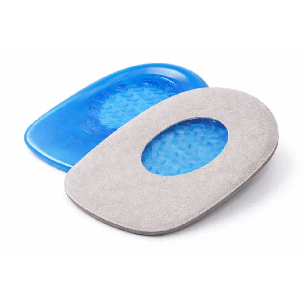 Une paire de Talonnettes Nuage : coupelle bleue translucide, dessus en tissu gris.