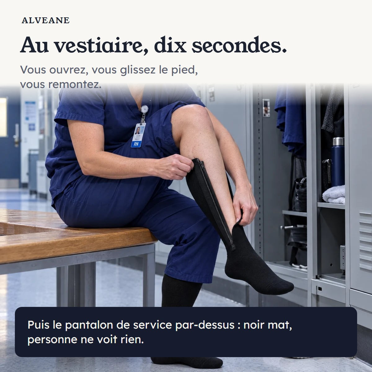 Au vestiaire, dix secondes : une infirmière assise sur le banc remonte la fermeture de sa chaussette noire, avant de remettre son pantalon de service.